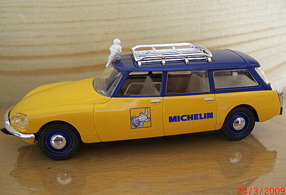 15_DS21 break "Michelin"  žlutá 1970 (Solido) -1/43