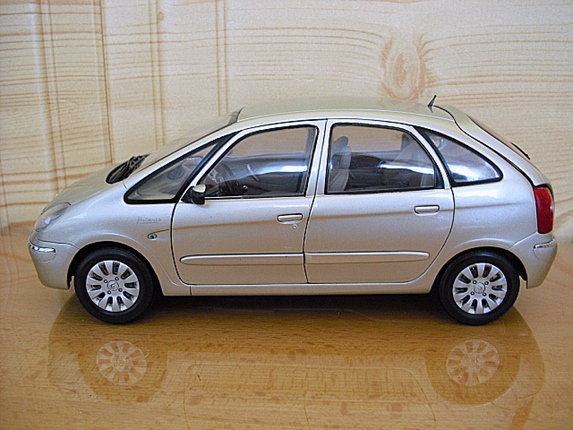 3_Xsara Picasso stříbrná 2007 (Paudi Model)-1/18
