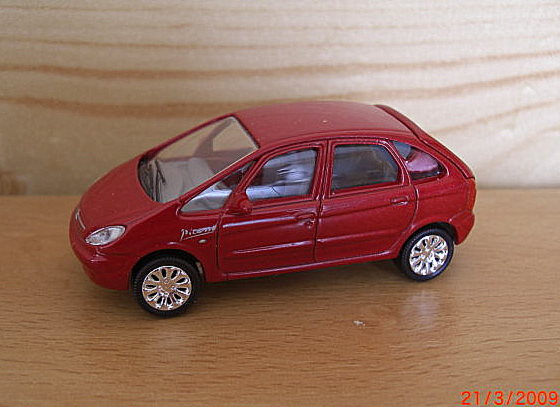 9_Xsara Picasso červená 2002 (Norev)-1/55