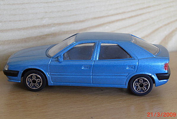 5_Xantia 1.6 světle modrá 1993 (Bbursgo)-1/43