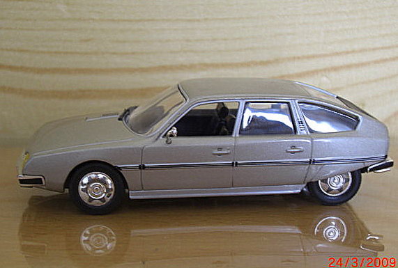 3_CX  2000 stříbrná met. 1975 (Ixo Atlas)-1/43