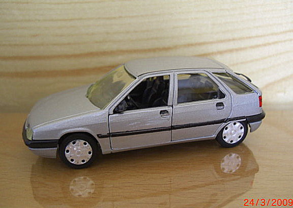 2_ZX Aura stříbrná met. 1994 (Solido)-1/43