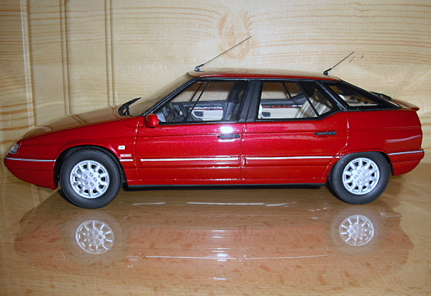 2_XM 3.0 V6 Multimédia červená 1998 resin (Ottomobile) -1/18