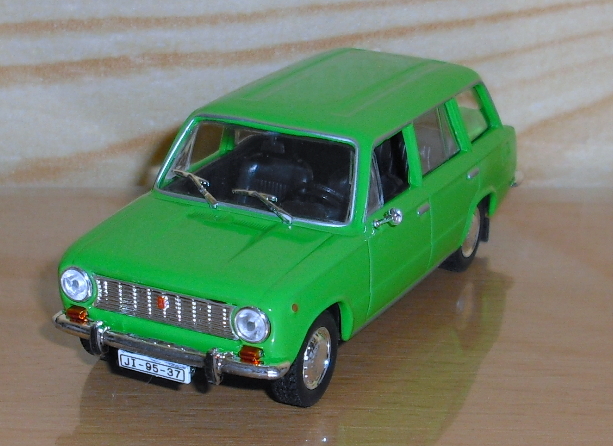 36_LADA 2102 Combi zelená 1976 (SSSR) P.R.C.-1/43