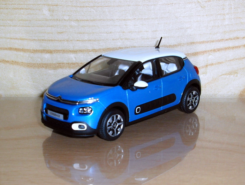 11_C3 modrá, bílá střecha 2016 (Norev) -1/43