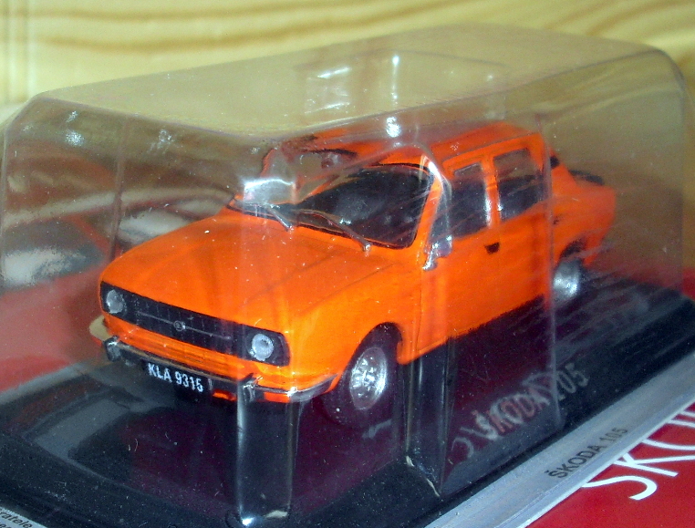 107_Škoda 105 červená 1978 ČSSR (Legend. auta-DeAgostini)-1/43