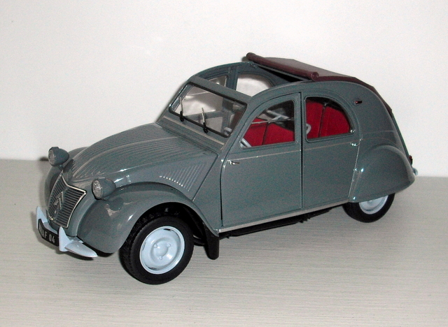 7_2CV AZLP šedá, červ.stř. 1958 (Norev) měř:1/18