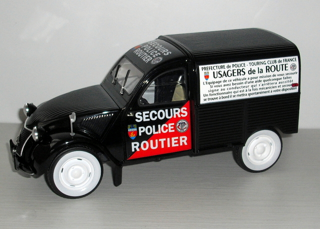9_2CV F. Police 1955 (Norev) měř:1/18