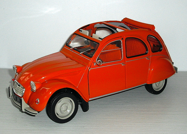 11_2CV 6 oranž. 1975 (Norev) měř:1/18