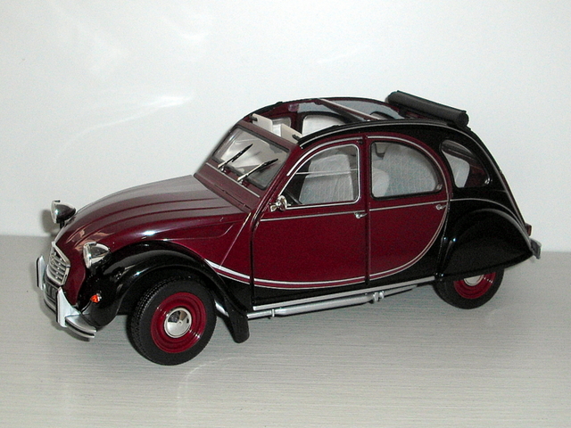13_2CV Charl. čer. 1982 (Norev) měř:1/18