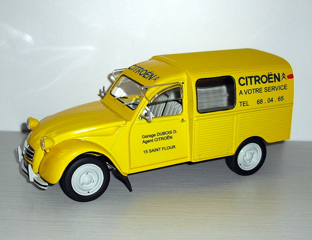 18_2CV F. servis žlutá 1969 (Solido) měř:1/18