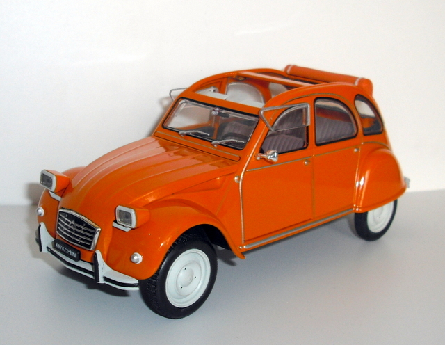21_2CV oranžová 1986 (Metra) měř:1/24