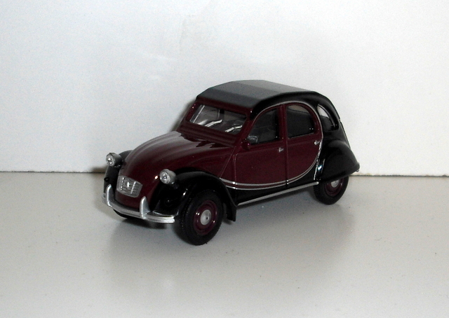 41_2CV Charleston vínová 1981 (Norev) měř:1/64