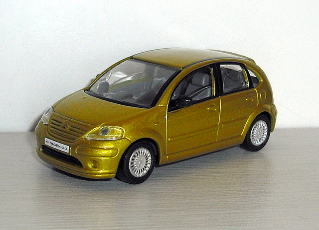 67_C3 zlatá metal. 2002 (Solido)