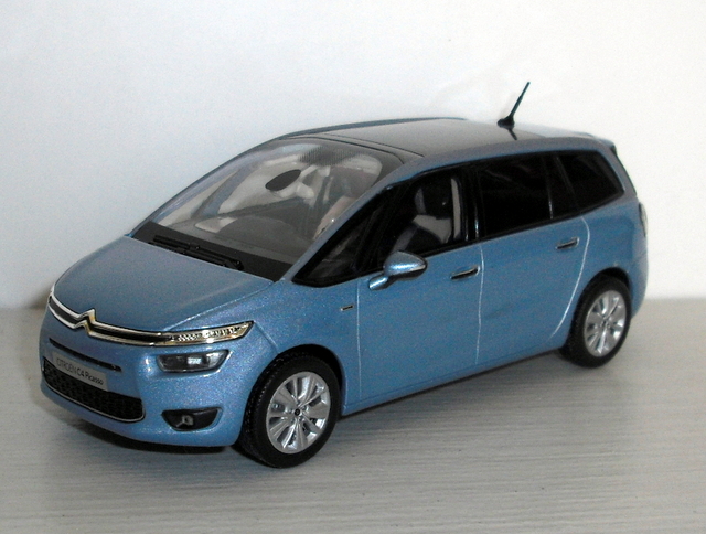81_C4 Grand Picasso šedá metal. 2013 (Norev)