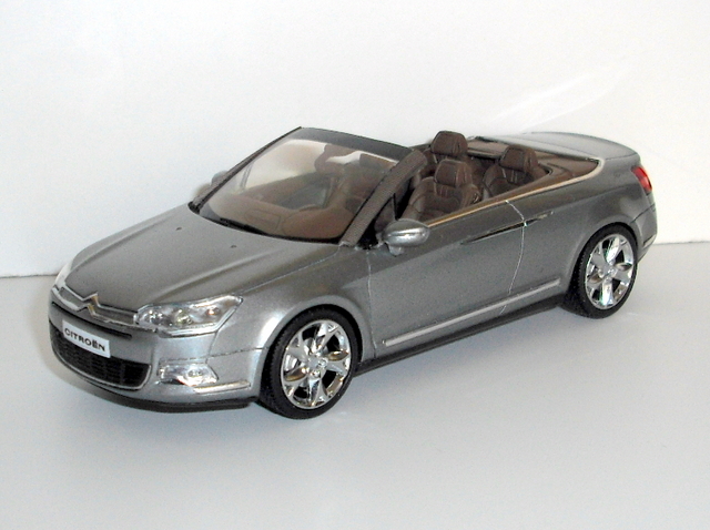 88_C5 Airscape cabrio šedá metal. 2008 (Norev)