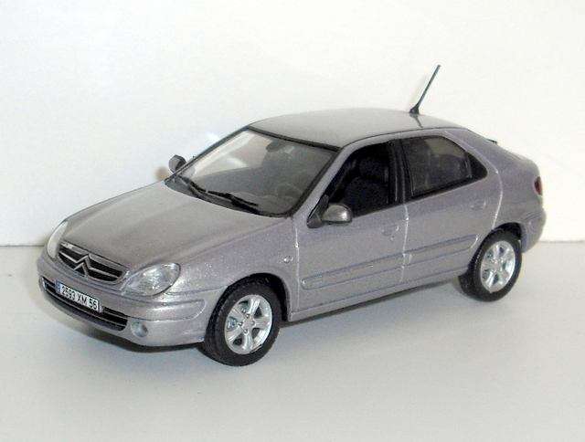 94_Xsara-Gryline facelift stříbrná 2003 (Norev)