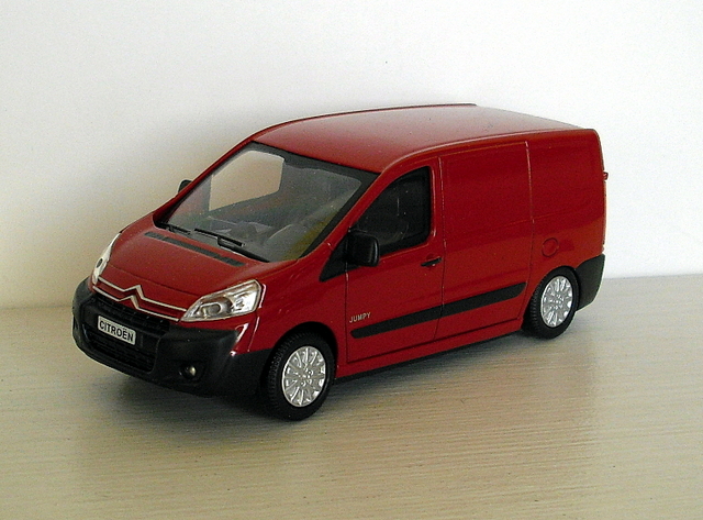 115_Jumpy užitková verze červená 2007 (Mondo Motors)