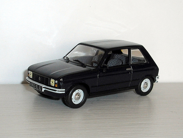 121_LN černá 1981 (Altaya)