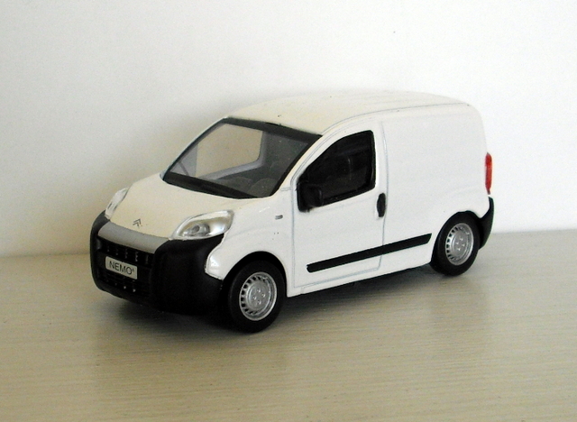 9_Nemo užitková verze bílá 2009 (Mondo Motors)-1/43