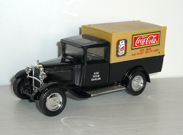 2_C4 Furgon ,CocaCola, černá 1930 (Solido)