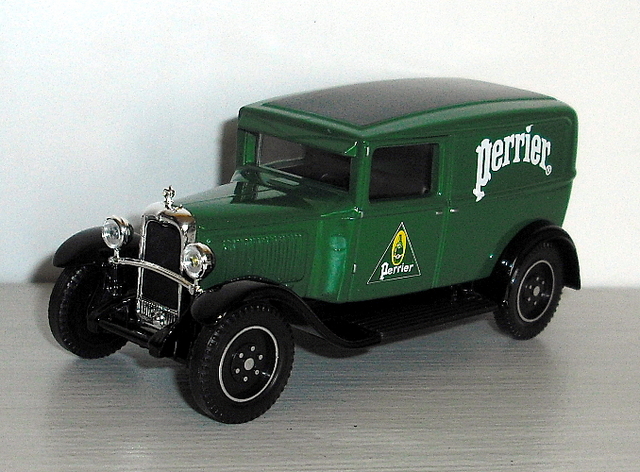 5_C4 Furgon ,Perrier, zelená 1930 (Solido)