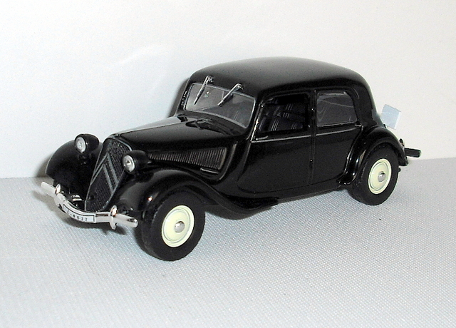 12_Traction 11BL černá 1938 (DeAgostini)
