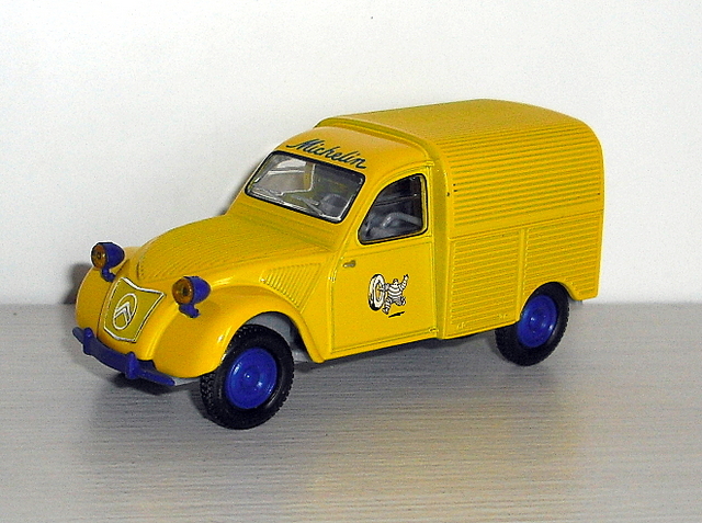 15_2CV ,Michelin, žlutá 1951 (Solido)