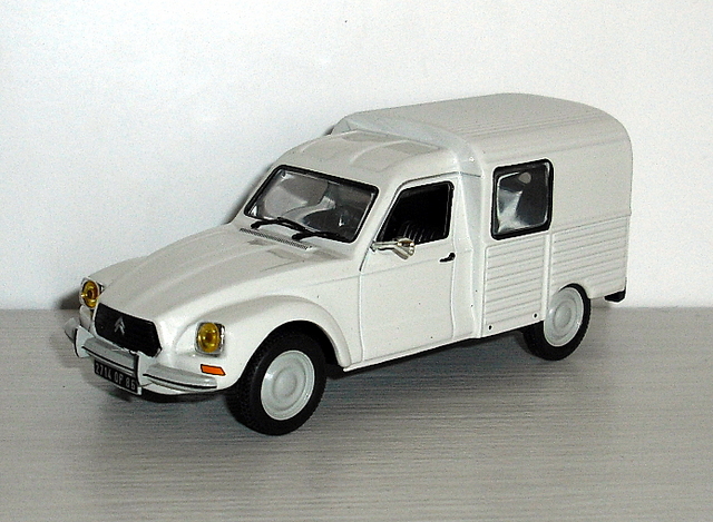 32_Acadiane bílá 1980 (Ixo Altaya)