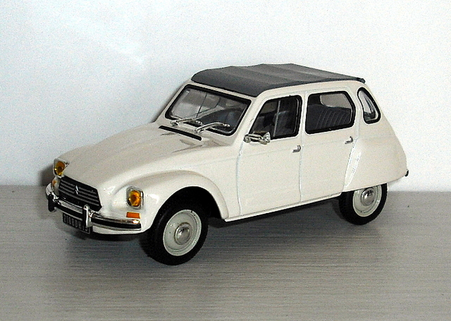 33_Dyane bílá 1968 (Ixo Altaya)