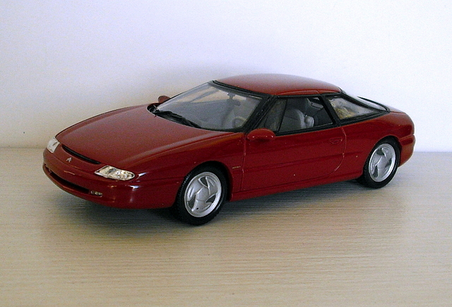 34_Activa II červená 1990 (Universal Hobbies)