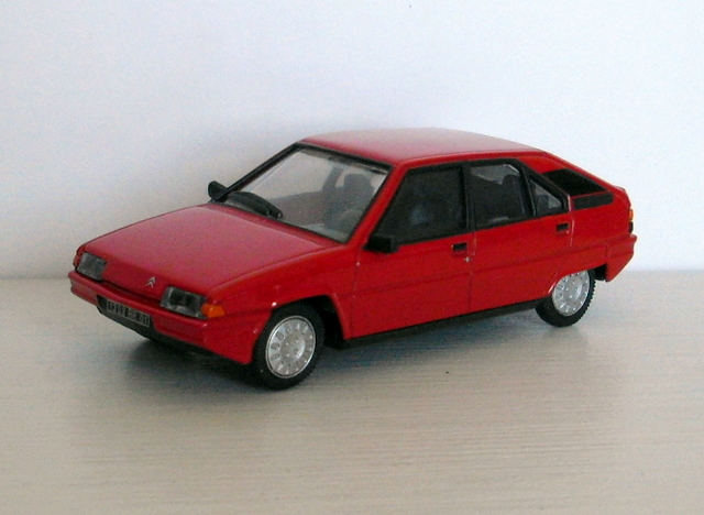 40_BX 16 TR červená 1984 (Norev)