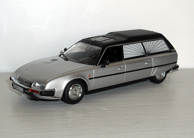 42_CX break ,Hearse, stříbrná metal. 1980 (Minichamps)