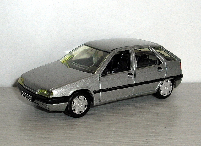 45_ZX Aura stříbrná 1994 (Solido)