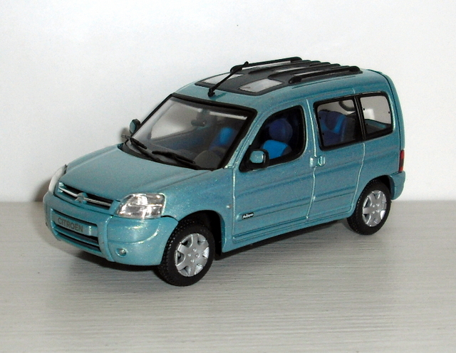 48_Berlingo Facelift modrá metal. 2002 (Norev)