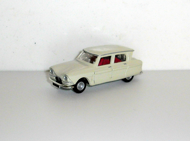 5_Ami 6 bílá 1953 (Norev) -1/86 HO