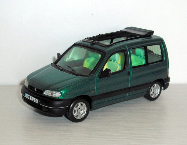 1_Berlingo I.g. zelená metal. 1996 (Norev)-1/43