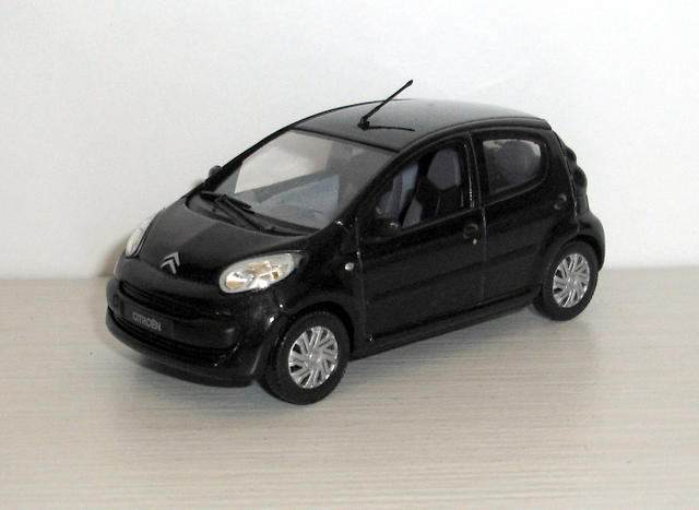 3_C1 černá 5dv. 2003 (Norev) -1/43