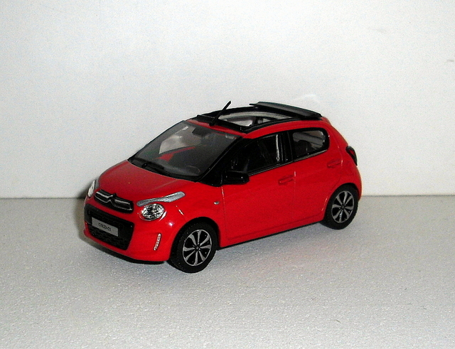 7_C1 Airscape červená 5.dv. 2014 (Norev) -1/43