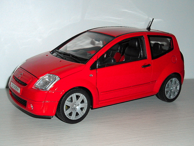 2_C2 červená 2003 (Welly) -1/18