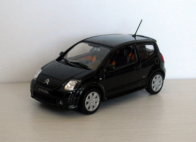 7_C2 černá 2003 (Norev) -1/43