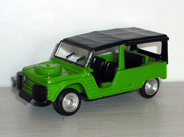 3_Méhari 4x4 zelená 1979 (Solido) 1/43