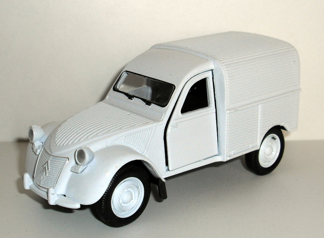29_2CV Fourgon. bílá 1955 (Welly) 1.32