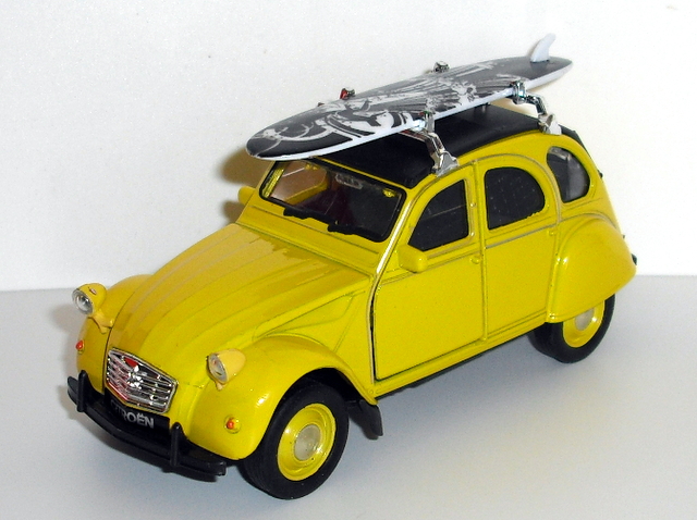 5_2CV Surf žlutá 1969 (Welly)1