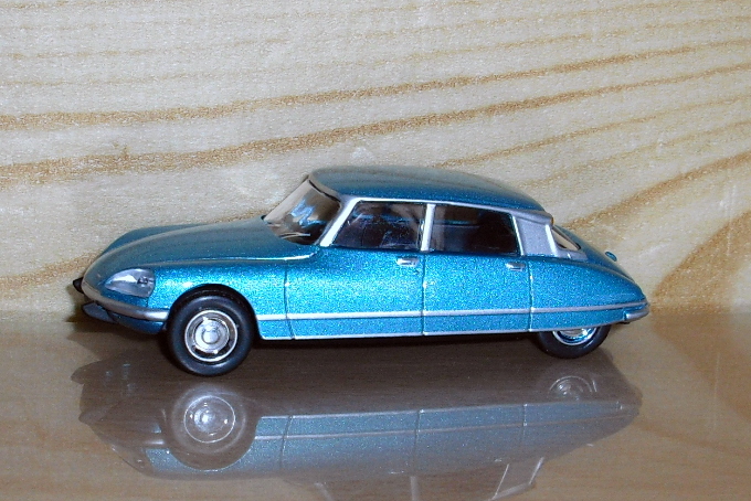 30_DS23 Pallas modrá met. 1972 (Norev)-1/64  